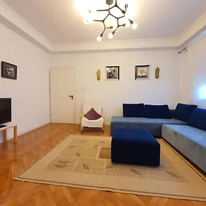 https://city-center-cozy-apartment.hotels-in-tirana.com